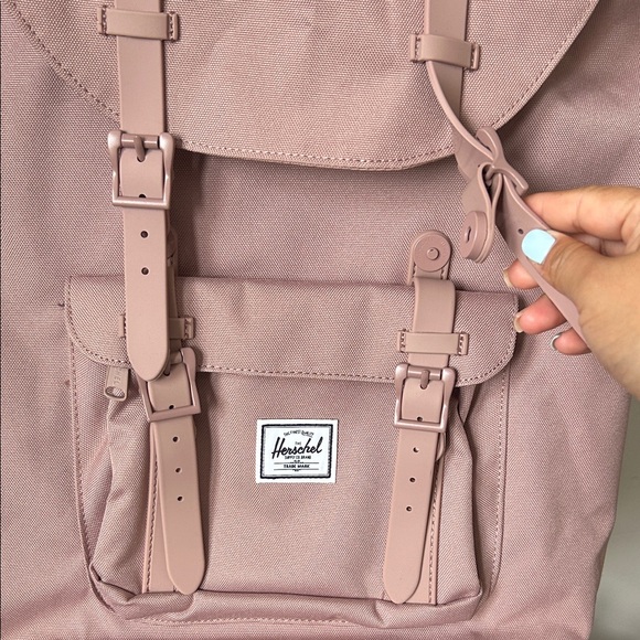 🎒 Herschel Little America Backpack – Rose Pink 🌸
Brand new with tags ✅ - Picture 5 of 10